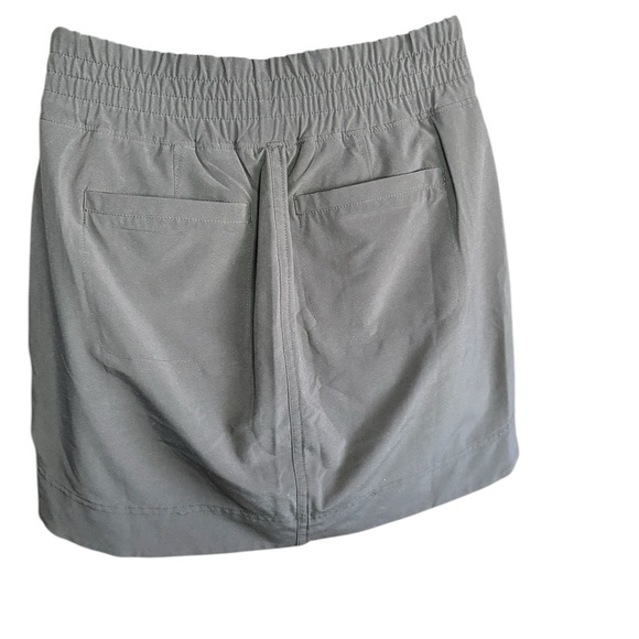 Athleta Chelsea Cargo Skort Mesh Inner Shorts
Skirt black Womens Size 2 preloved - Picture 7 of 8